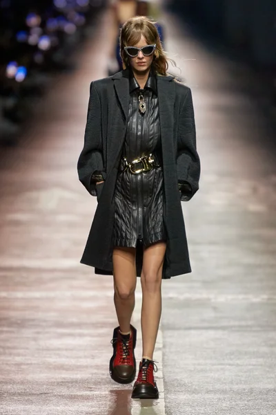 Look 14